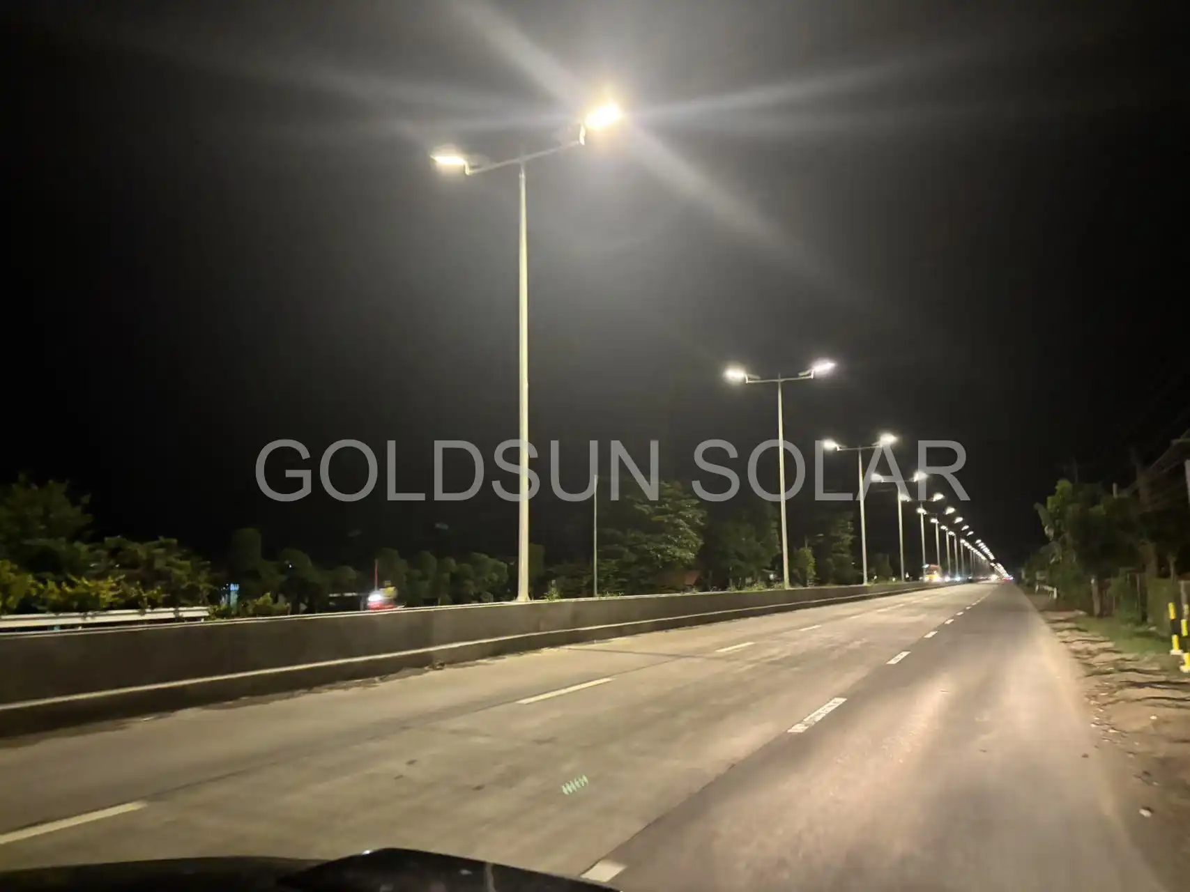 street lights with solar panels and batteries