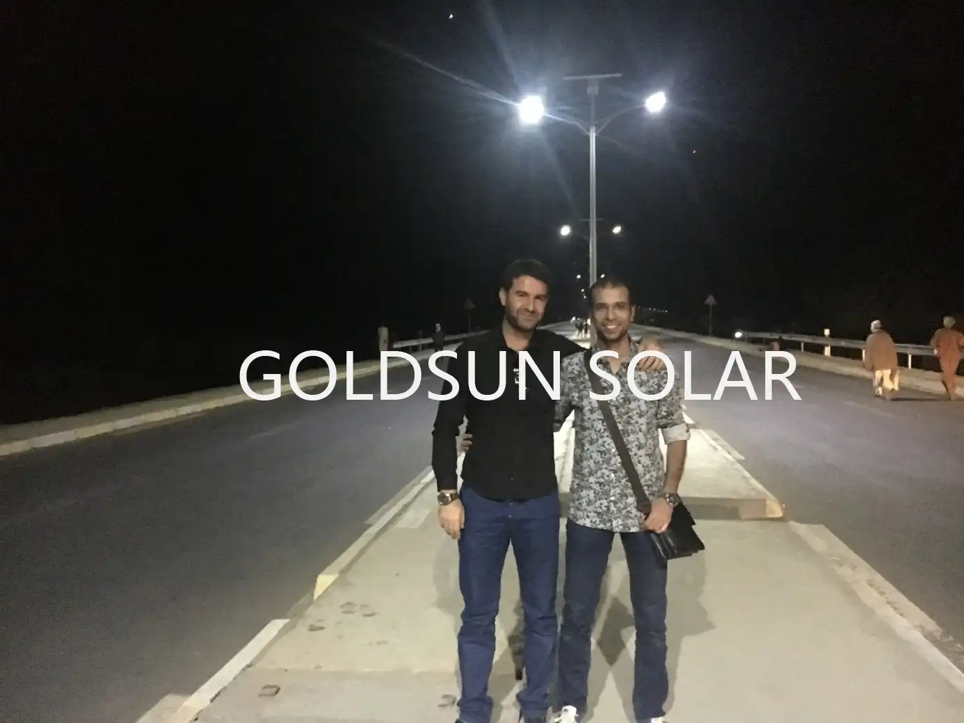 Solar Street Light 120w vs Traditional: 84AH Energy Storage